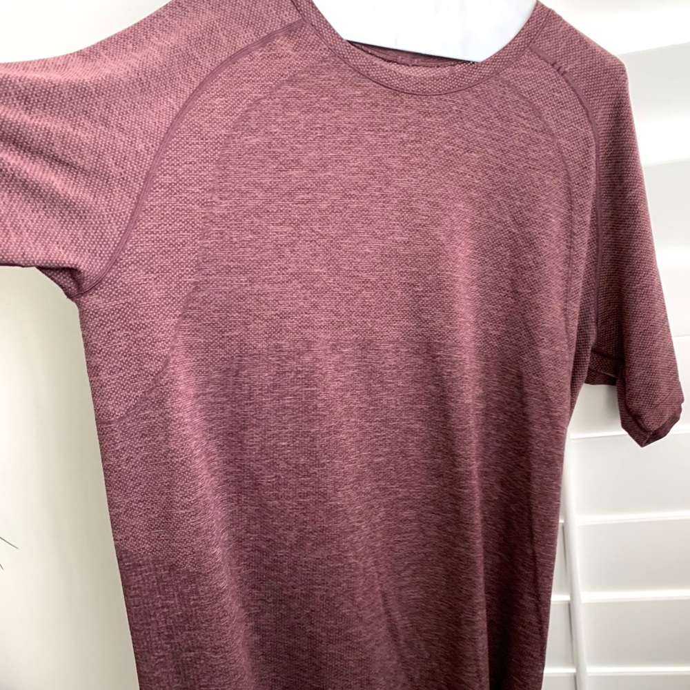 Men’s lululemon athletic shirt